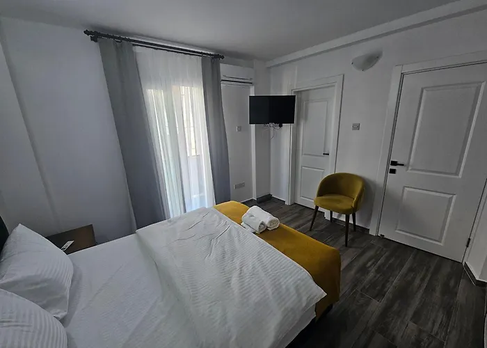 Cyprus Harbour Inn *